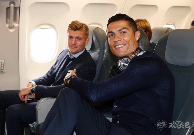 关于广州队训练开放日，窗口期手感冰凉引欢呼，欧冠在即，团队化学反应显著的信息